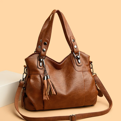 "Borsa a spalla elegante in pelle genuina; design robusto con chiusura zip e rivetti per stile e praticità."