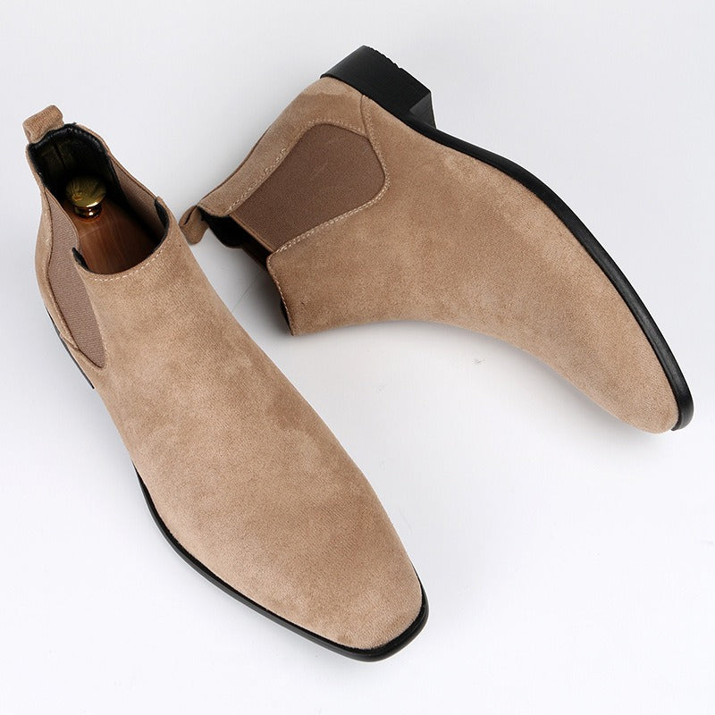 Stylish black men's comfort boots, rubber sole, ideal for work, casual outings & adventures.