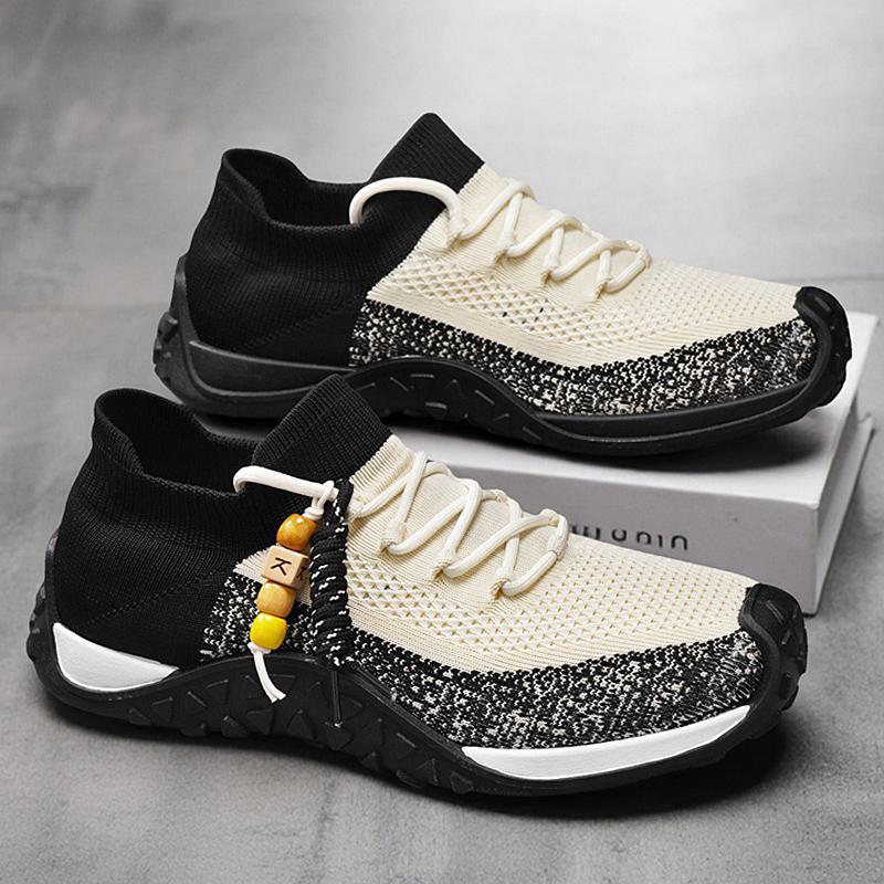 Mens lightweight everyday sneakers, cushioned for walking & comfort.