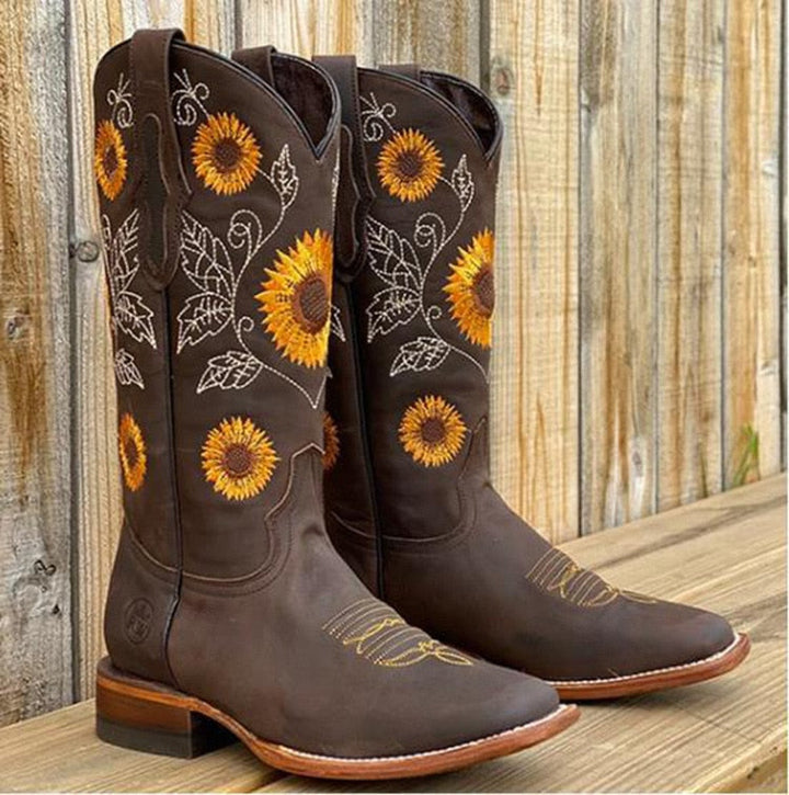 Bohemian women's Mira spirit boots in brown, ideal for Ibiza style or festival outfits. Features a vibrant sunflower print.