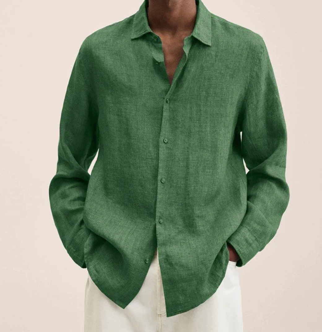 "Camicia classica uomo in lino bianco, maniche lunghe, traspirante e leggera, perfetta per look estivi eleganti e versatili."