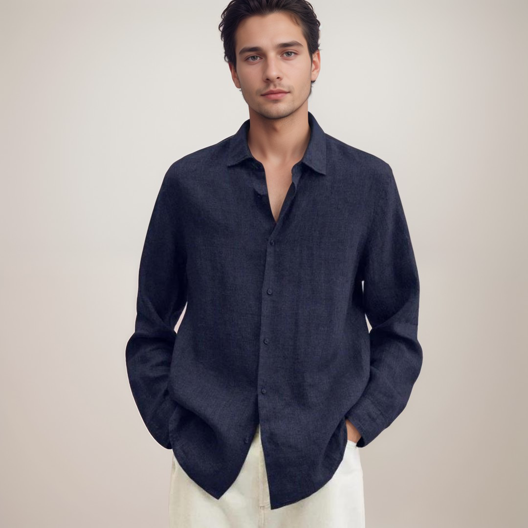 "Camicia classica uomo in lino bianco, maniche lunghe, traspirante e leggera, perfetta per look estivi eleganti e versatili."
