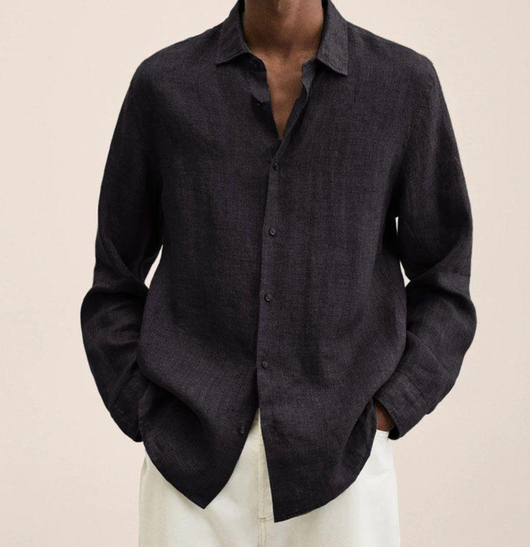 "Camicia classica uomo in lino bianco, maniche lunghe, traspirante e leggera, perfetta per look estivi eleganti e versatili."