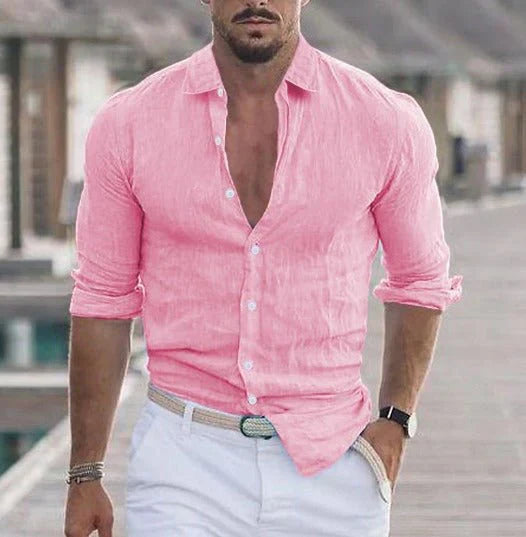 Camicia da uomo in lino estivo, colore bianco, design elegante con scollo classico, tessuto leggero e traspirante.