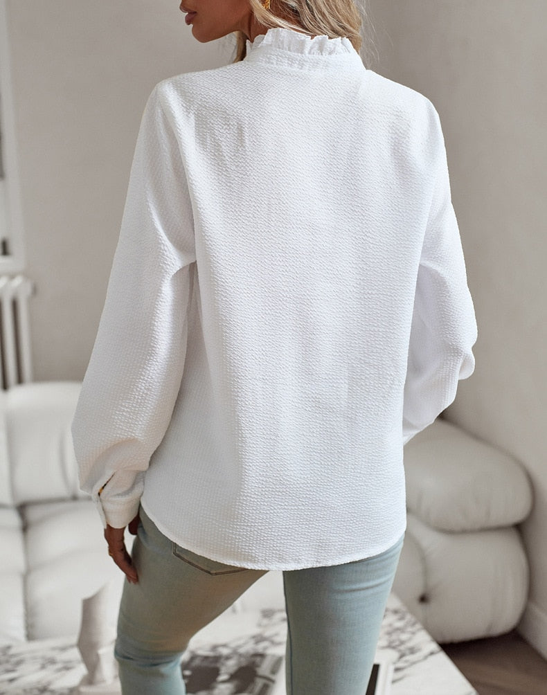 "Camicia donna bianca elegante cotone morbido maniche lunghe, vestibilità rilassata, adatta per ogni occasione"