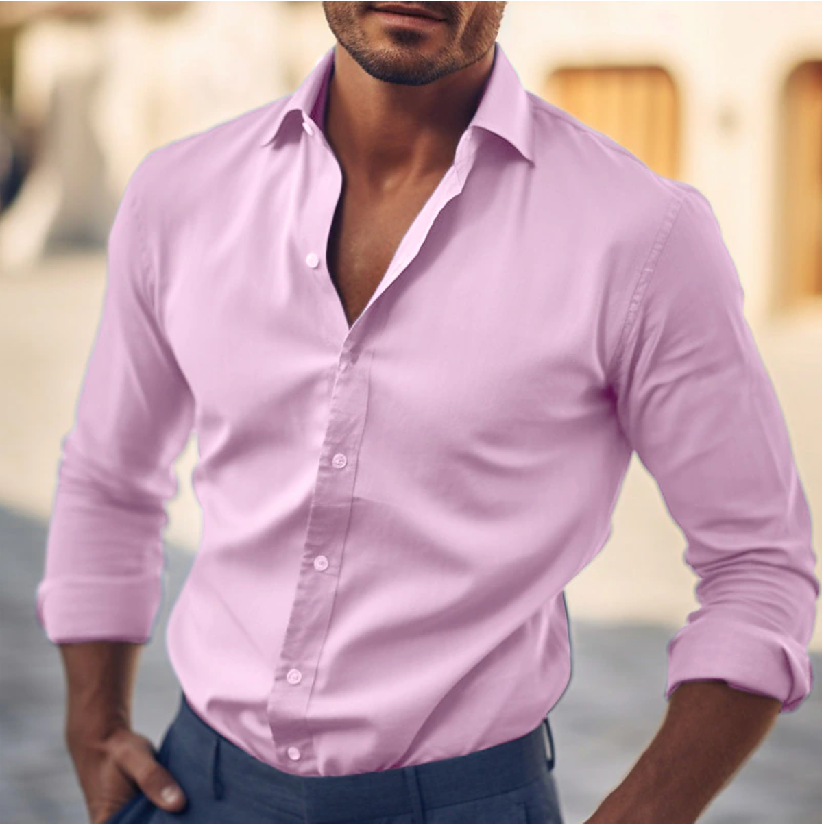 "Camicia elegante da uomo in cotone bianco, taglio classico, ideale per look casual e formali, colletto strutturato."