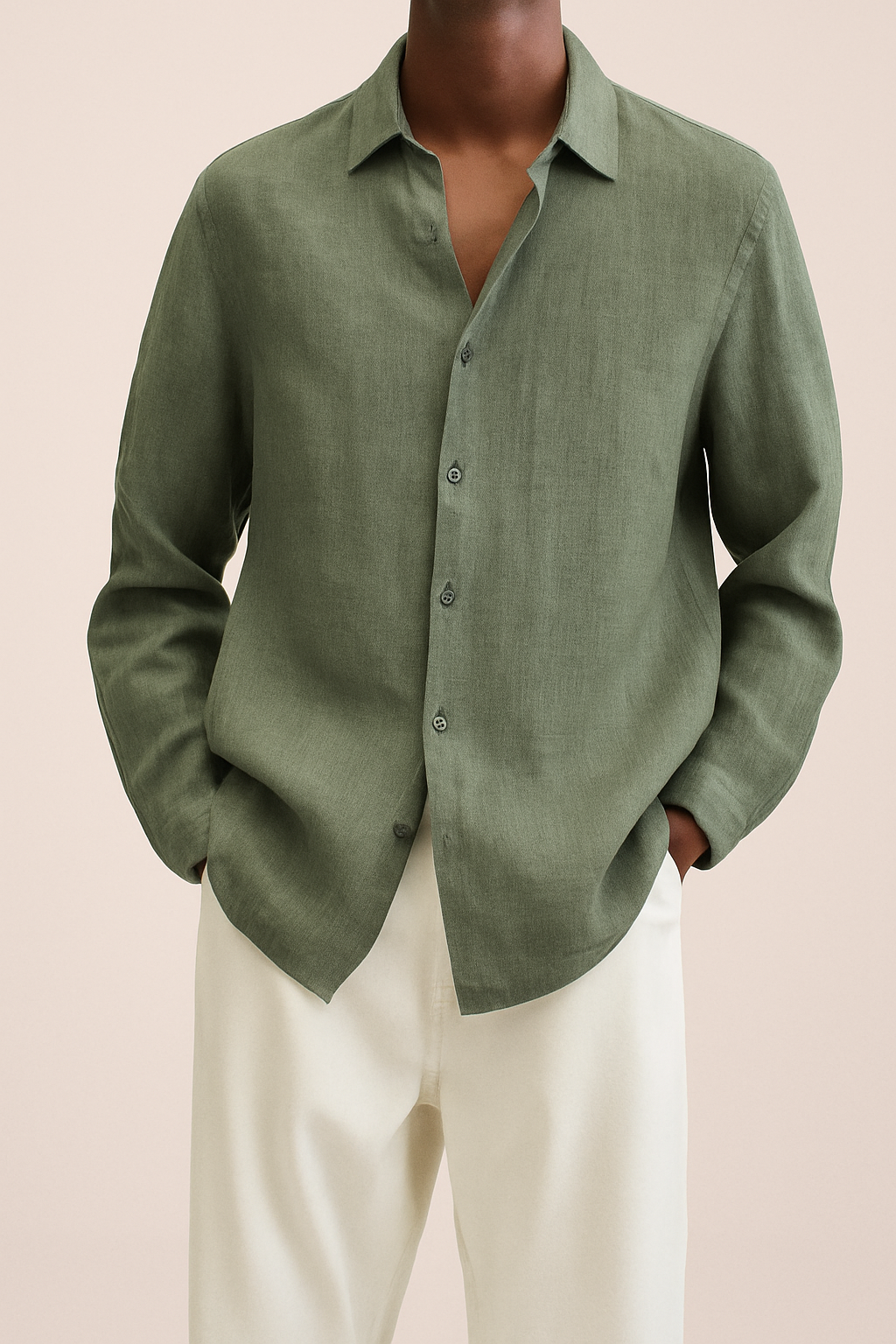 Camicia elegante uomo in lino, maniche lunghe, tessuto leggero e traspirante, ideale per look estivo moderno e raffinato.