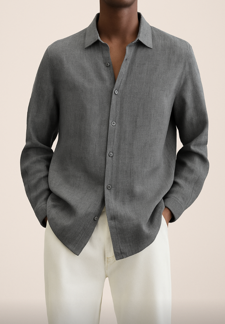 Camicia elegante uomo in lino, maniche lunghe, tessuto leggero e traspirante, ideale per look estivo moderno e raffinato.