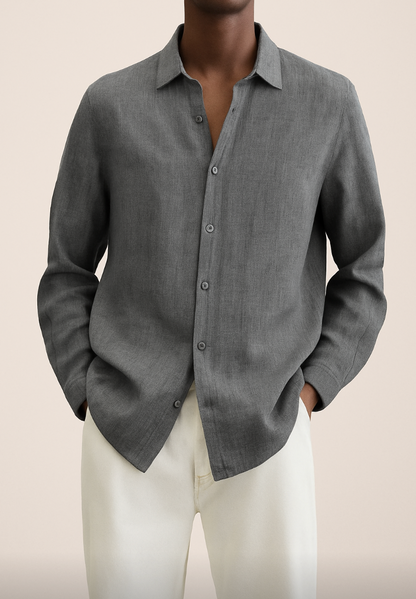 Camicia elegante uomo in lino, maniche lunghe, tessuto leggero e traspirante, ideale per look estivo moderno e raffinato.