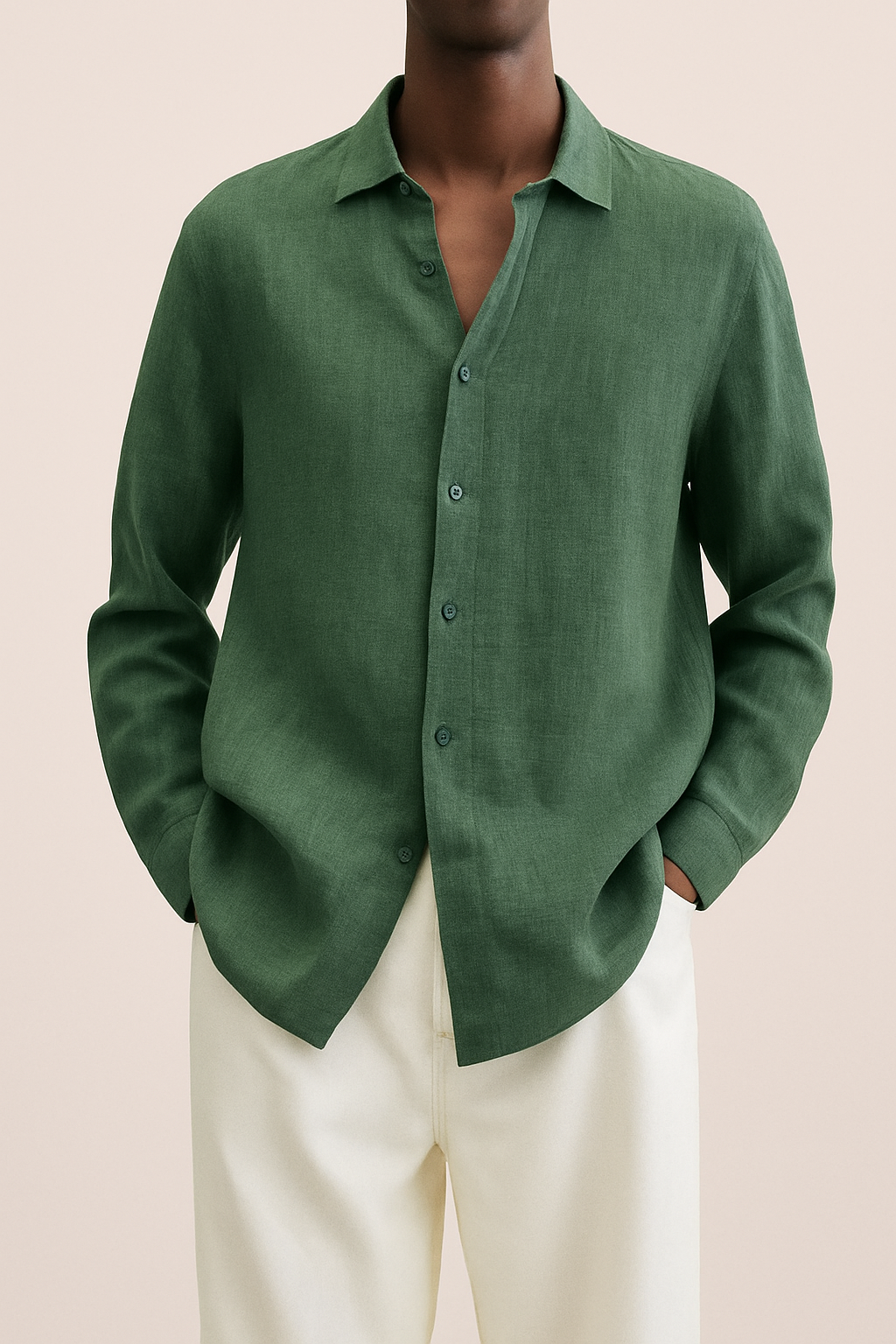 Camicia elegante uomo in lino, maniche lunghe, tessuto leggero e traspirante, ideale per look estivo moderno e raffinato.