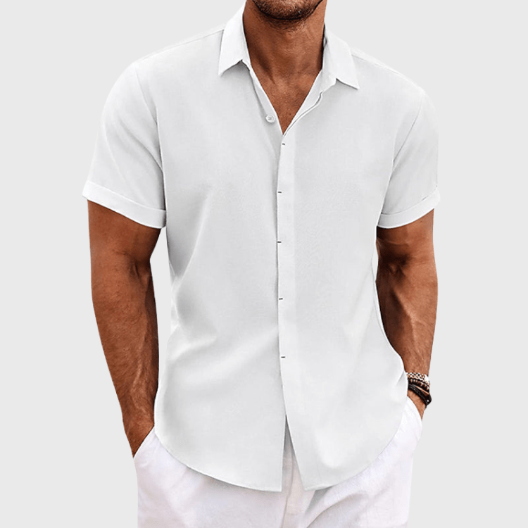 "Camicia uomo a maniche corte, tessuto leggero, design moderno, perfetta per giornate estive calde."