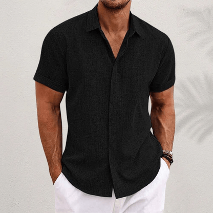 "Camicia uomo a maniche corte, tessuto leggero, design moderno, perfetta per giornate estive calde."