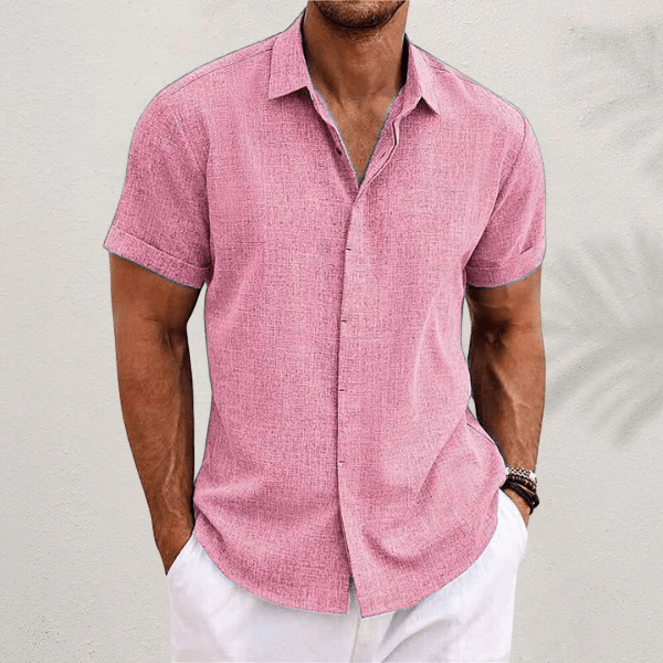 "Camicia uomo a maniche corte, tessuto leggero, design moderno, perfetta per giornate estive calde."