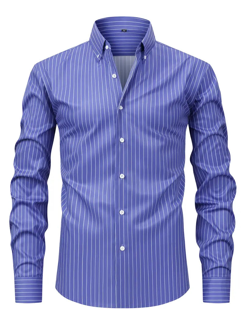 "Camicia uomo cotone righe eleganti, sfondo bianco con righe blu, vestibilità comoda, versatile per ogni occasione."
