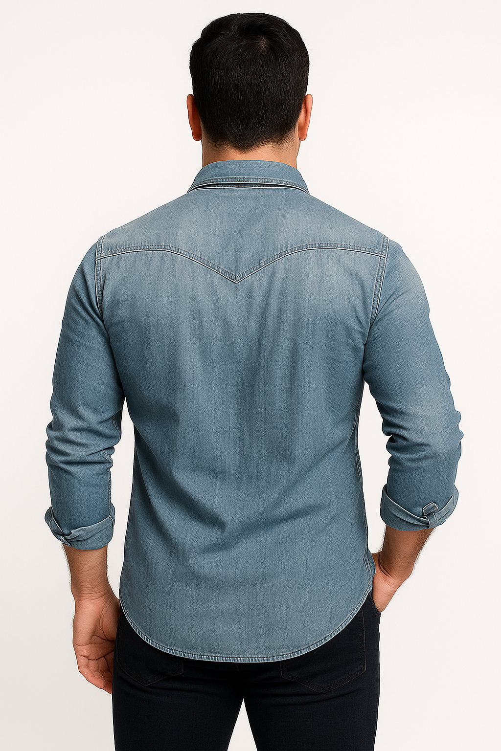 "Camicia uomo denim blu fronte, design classico elegante, ideale per look casual intramontabile, materiale resistente."