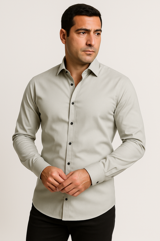 Camicia uomo slim fit bianca, vista frontale, tessuto traspirante, elegante e versatile per occasioni formali e casual.