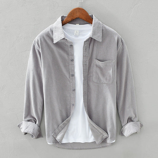 "Camicia uomo velluto rétro elegante in grigio, colletto classico, texture morbida, ideale per inverno, stile sofisticato."