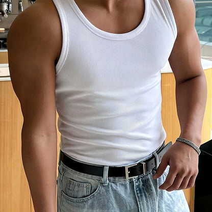 "Canotta uomo estiva traspirante, colore neutro, design minimalista slim fit per look casual e sportivo, vista frontale."