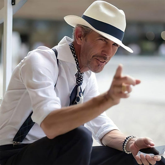 "Cappello da uomo in palma toquilla intrecciata, design elegante, beige chiaro, perfetto per occasioni estive casual e formal