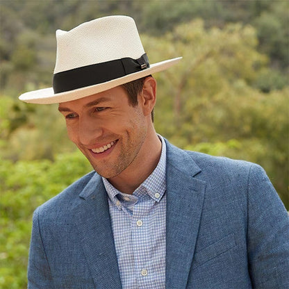 "Cappello da uomo in palma toquilla intrecciata, design elegante, beige chiaro, perfetto per occasioni estive casual e formal