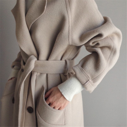 Cappotto classico donna in lana morbida, elegante e caldo, ideale per l'autunno/inverno, con fodera setosa e design senza tem