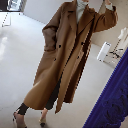 Cappotto classico donna in lana morbida, elegante e caldo, ideale per l'autunno/inverno, con fodera setosa e design senza tem