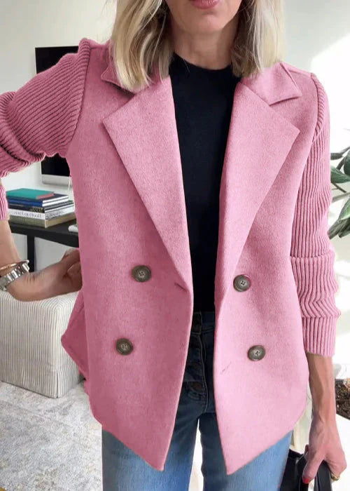 "Cappotto donna elegante invernale, taglio frontale, materiale caldo, design raffinato, disponibile in vari colori."