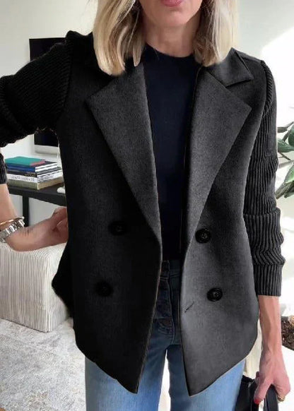 "Cappotto donna elegante invernale, taglio frontale, materiale caldo, design raffinato, disponibile in vari colori."