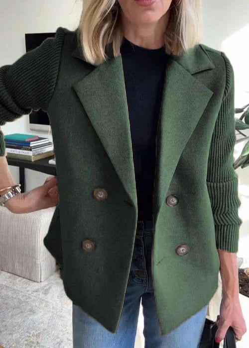"Cappotto donna elegante invernale, taglio frontale, materiale caldo, design raffinato, disponibile in vari colori."