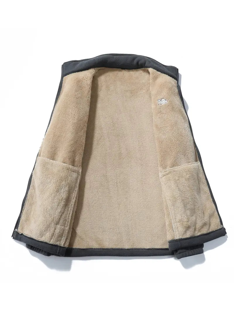 "Cardigan unisex in pile grigio chiaro con maniche lunghe, ideale per trekking e avventure outdoor in climi freschi."