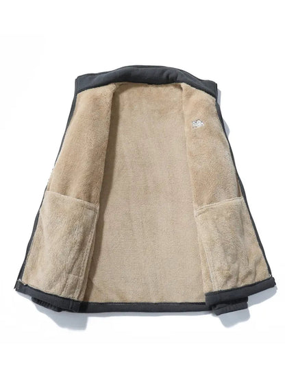 "Cardigan unisex in pile grigio chiaro con maniche lunghe, ideale per trekking e avventure outdoor in climi freschi."