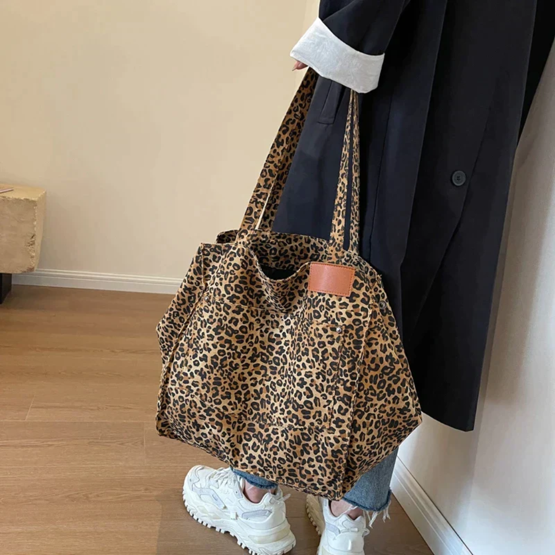 Trendy leopard print tote bag for women, a stylish fashion accessory for any outfit.