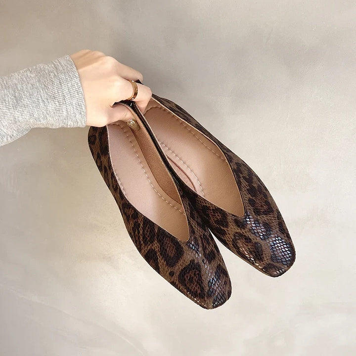 Chic women's leopard print slip-on flats for stylish, comfortable everyday wear.