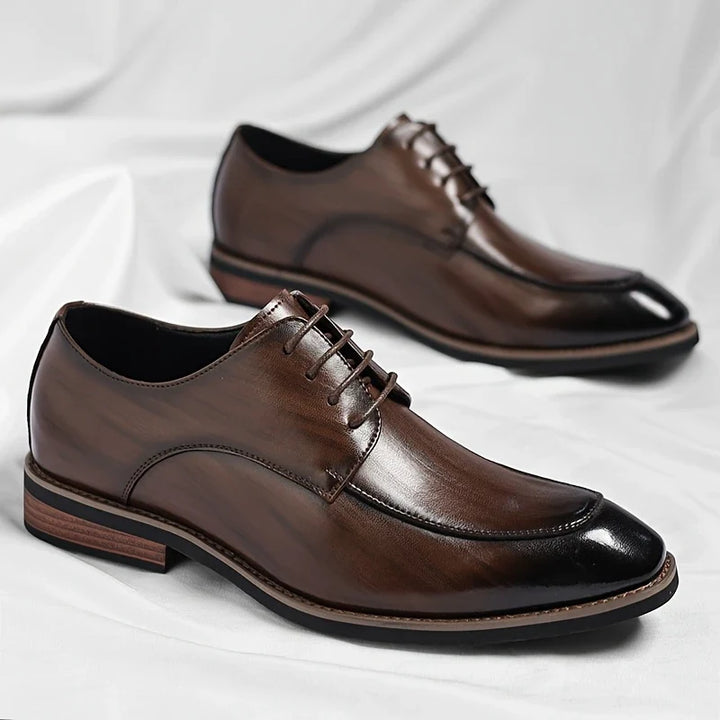 Elegant men's Oxford shoes, ideal professional footwear for office wear and special occasions.