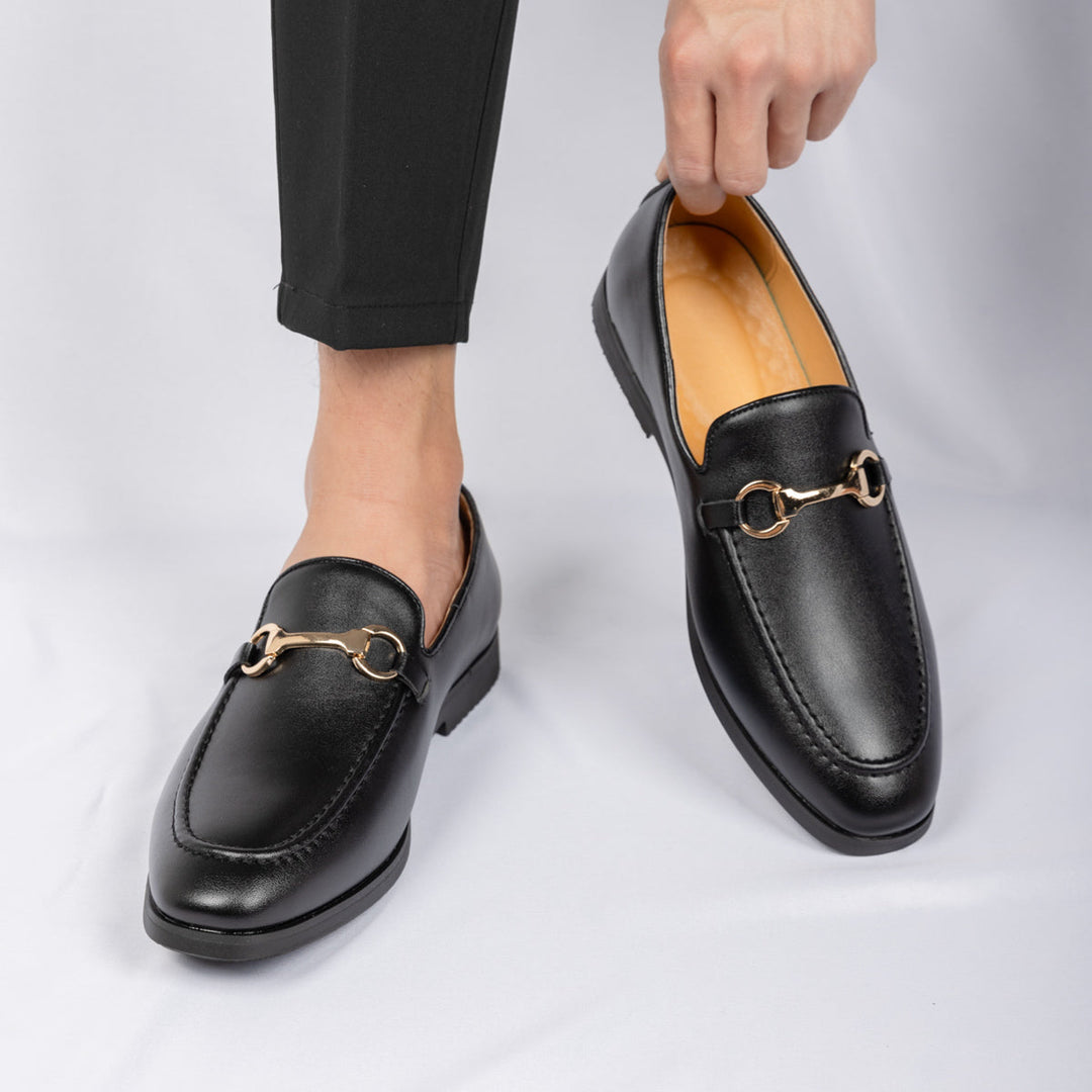 Versatile ivory loafers for men, easy slip-on, combining classic style with comfort.