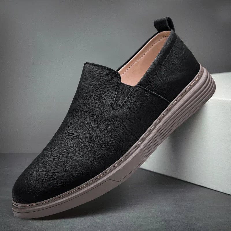 Elegant men's slip-on dress loafers in a classic style. Versatile footwear for formal occasions or daily wear.