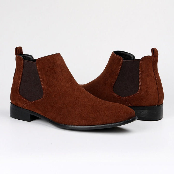 Timeless men's Chelsea ankle boots, offering both sophisticated look & comfort for daily use.