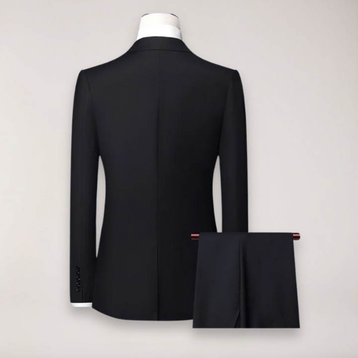 Stylish men's wedding suit, a complete three-piece set with a tailored jacket, vest, and pants.