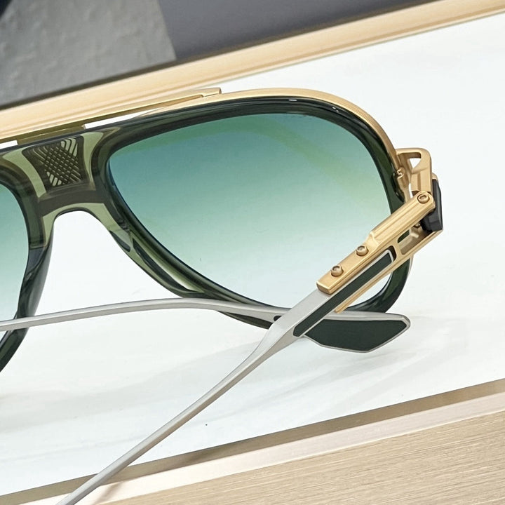 Unisex aviator sunglasses, polarized polycarbonate lenses, offers superior UV protection & clear vision.