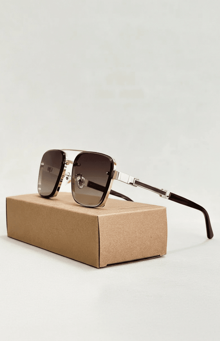 Iconic aviator sunglasses, unisex, with a resilient metal frame, designed for classic style & UV400 sun safety.