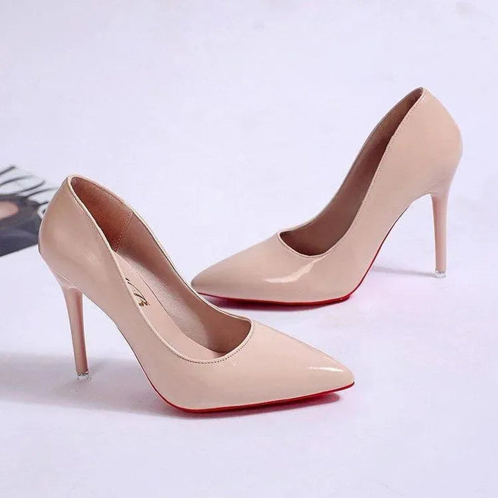 Versatile women's black stiletto heels, elegant pumps suitable for both party and office attire.