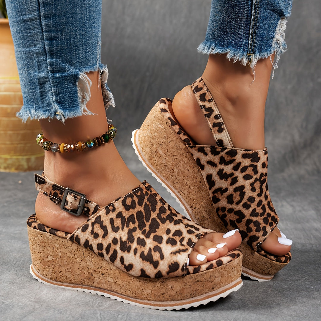Everyday wear women's platform sandals, adjustable and comfortable, perfect for stylish summer casual outfits.