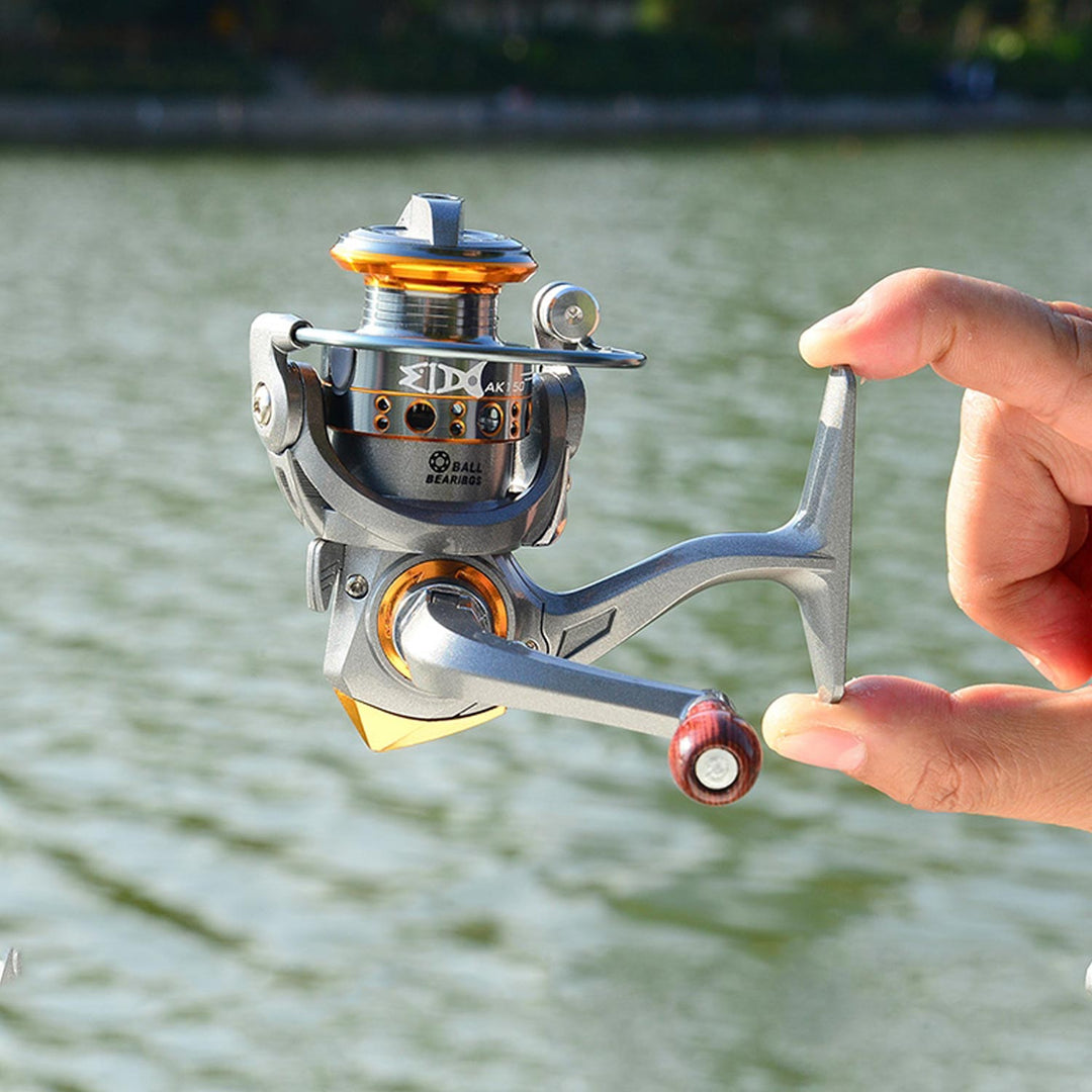 Water-resistant spinning reel, designed for long-lasting use in all conditions