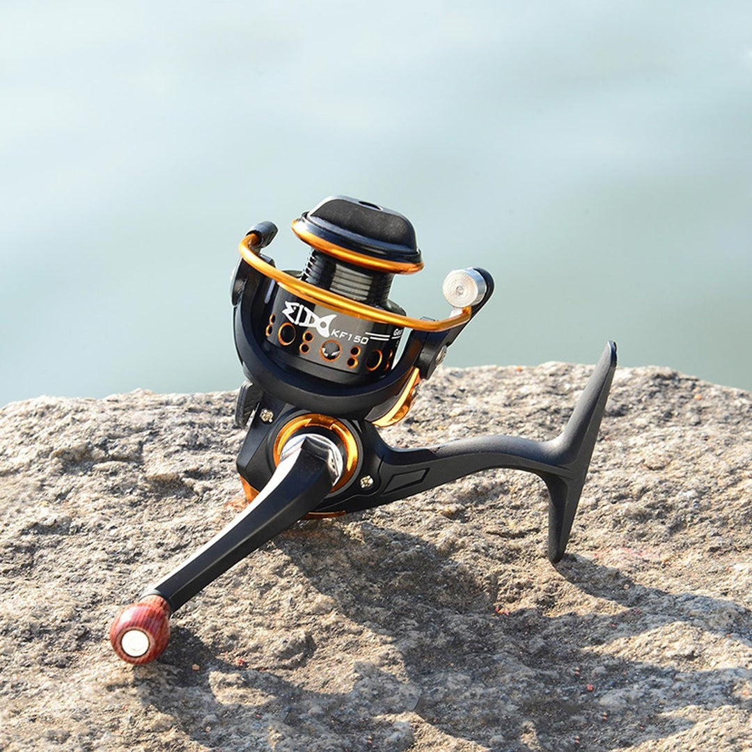 Compact fishing reel, a perfect gift for fishing enthusiasts & beginners alike