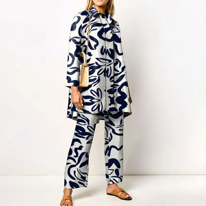 "Completo donna elegante a due pezzi con stampa vintage, tessuto morbido e taglio ampio, perfetto per stile sofisticato."