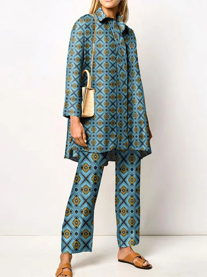 "Completo donna elegante a due pezzi con stampa vintage, tessuto morbido e taglio ampio, perfetto per stile sofisticato."