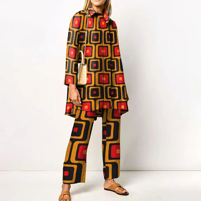 "Completo donna elegante a due pezzi con stampa vintage, tessuto morbido e taglio ampio, perfetto per stile sofisticato."