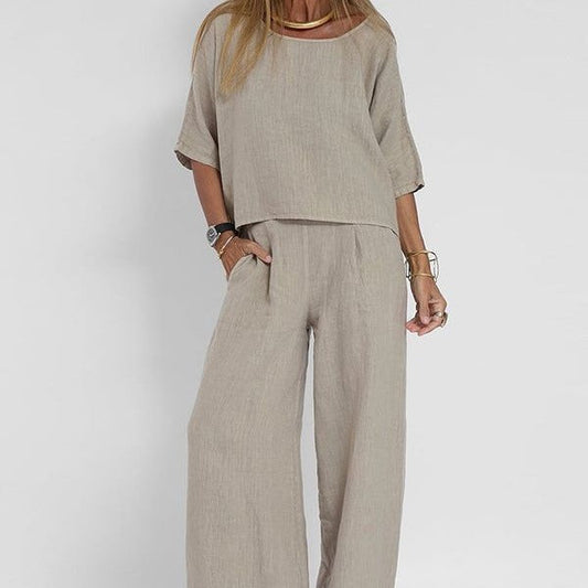 "Completo estivo lino donna, top manica corta e pantaloni ampi in tessuto leggero, eleganza casual per giornate soleggiate."