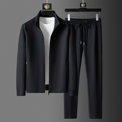 "Completo sportivo uomo: giacca a zip in tessuto leggero grigio, pantaloni con coulisse, ideale per palestra e outdoor."