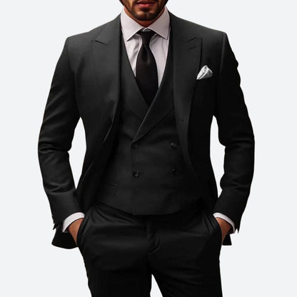 "Completo uomo 3 pezzi elegante in vari colori, giacca, gilet e pantaloni, vista frontale, stile classico e moderno."